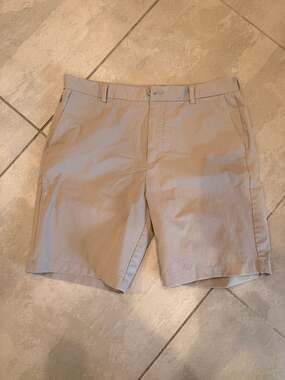 vineyard vines Men's Khaki On-The-Go Shorts Size 36